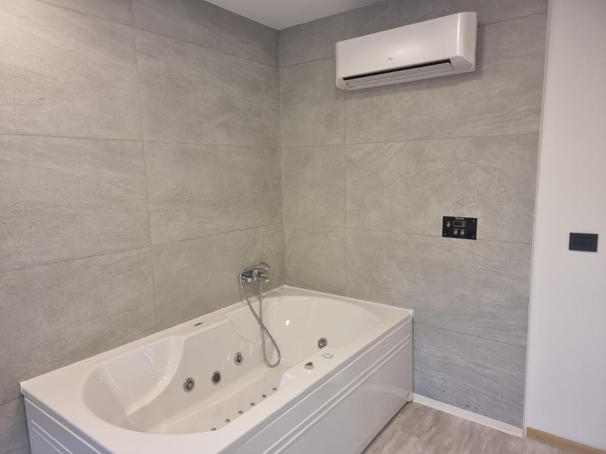 Hotel Swan Belgrado Esterno foto