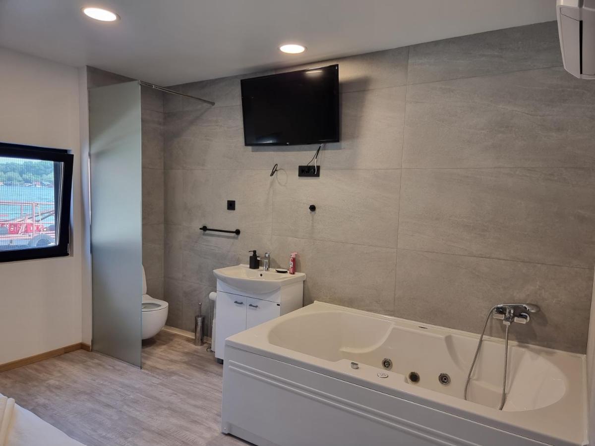 Hotel Swan Belgrado Esterno foto